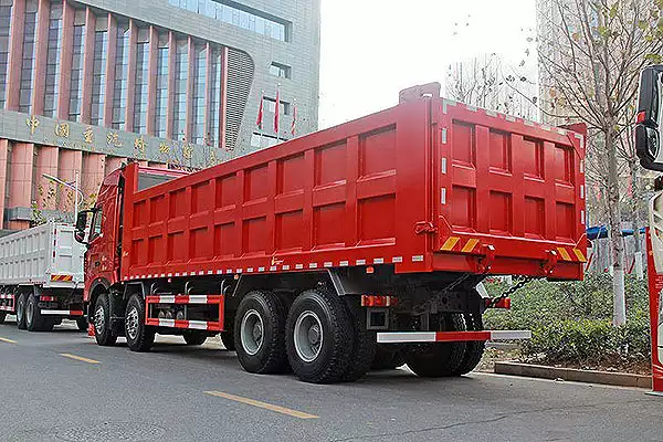 Quad-Axle Dump Trucks